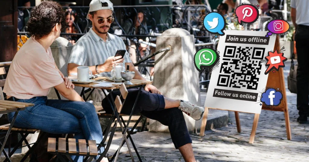 Este código QR lleva a una página de destino con enlaces a redes sociales
